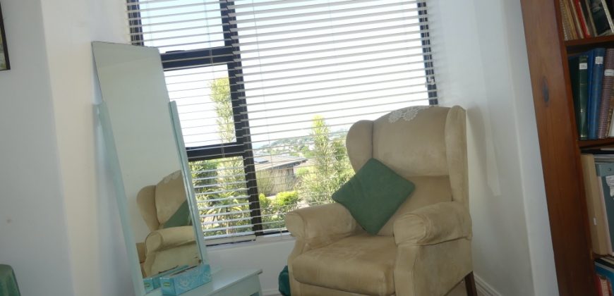 IMMACULATE 2 BEDROOM FREESTANDING HOUSE WITH SEA VIEWS.