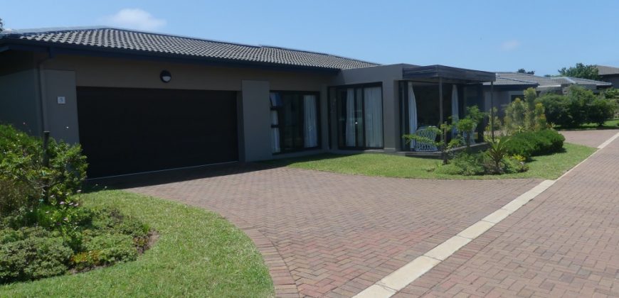 IMMACULATE 2 BEDROOM FREESTANDING HOUSE WITH SEA VIEWS.